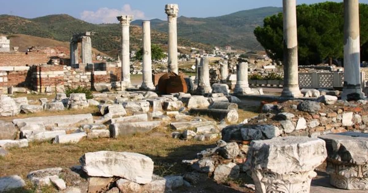 Las columnas y el pavimento de la Basílica de San Juan en Selçuk