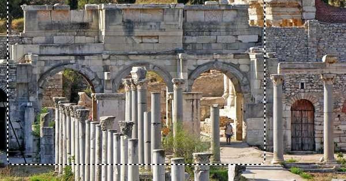 La puerta de Mazeo y Mitrídates junto al Ágora comercial de Éfeso